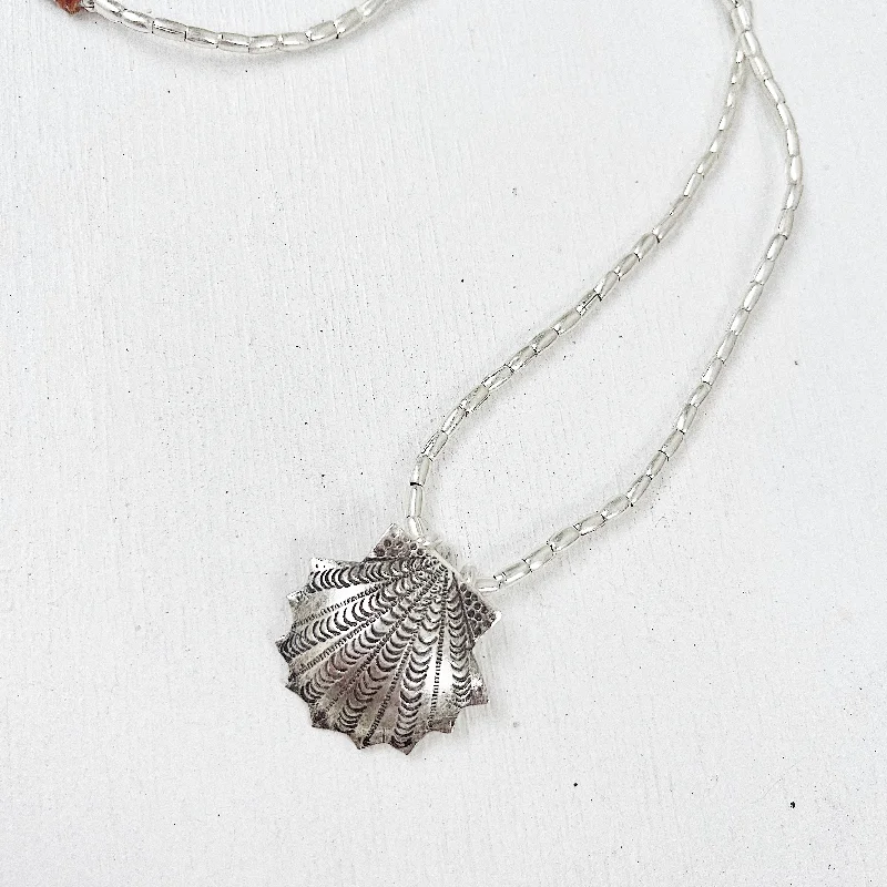 women’s statement pendant necklaces -CAMINO SHELL NECKLACE