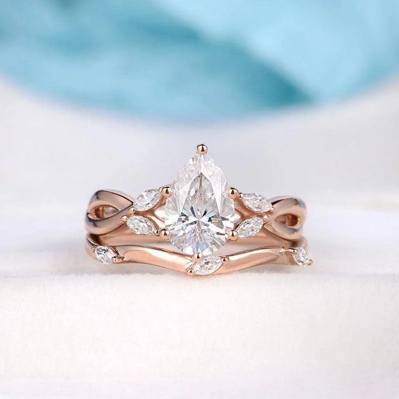 women’s antique-inspired engagement rings -14K Rose Gold 1.5ct Pear Cut Diamond Ring Set