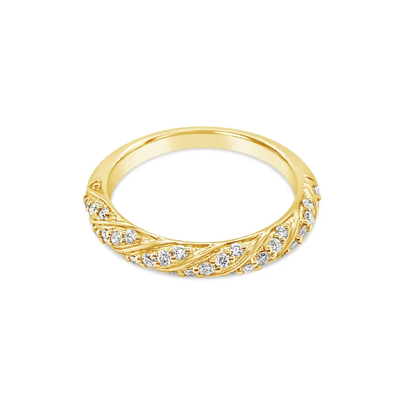 women’s trendy engagement rings -18ct Yellow Gold Patterned Diamond Ring