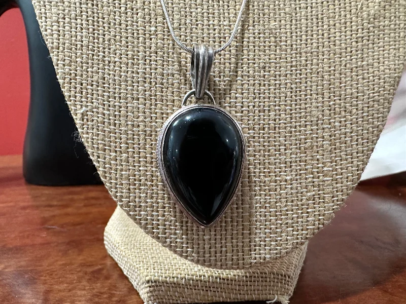 women’s dainty necklaces -Black Onyx Pendant