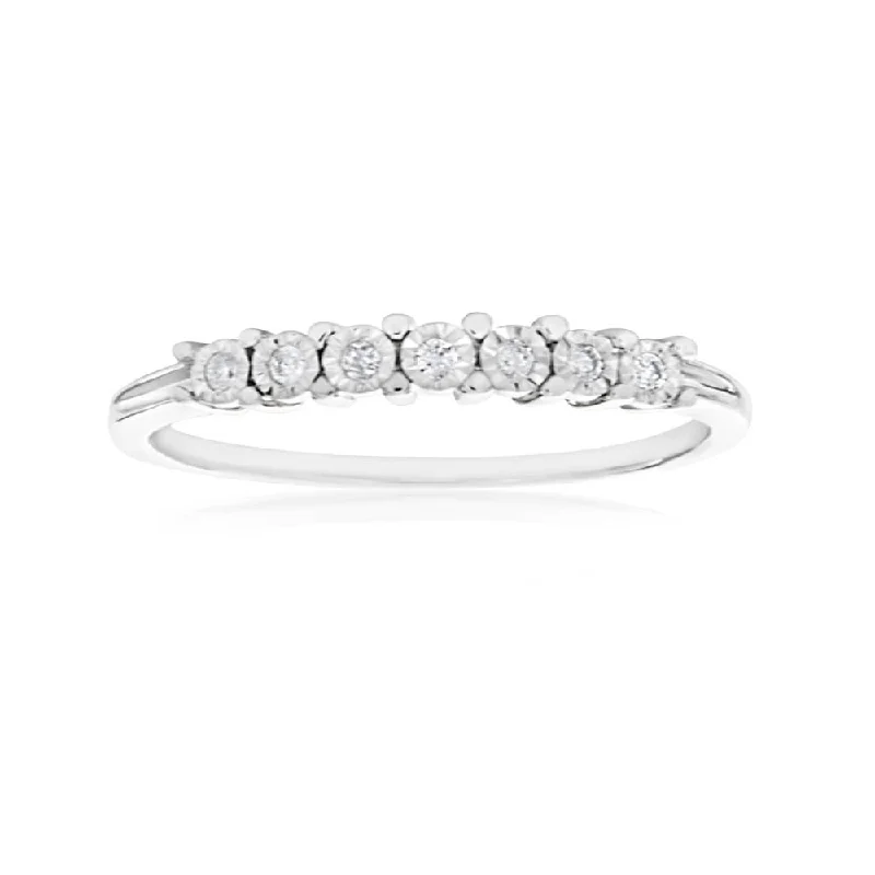 women’s timeless engagement rings -9ct White Gold Diamond Ring Set With 7 Brilliant Cut Diamonds