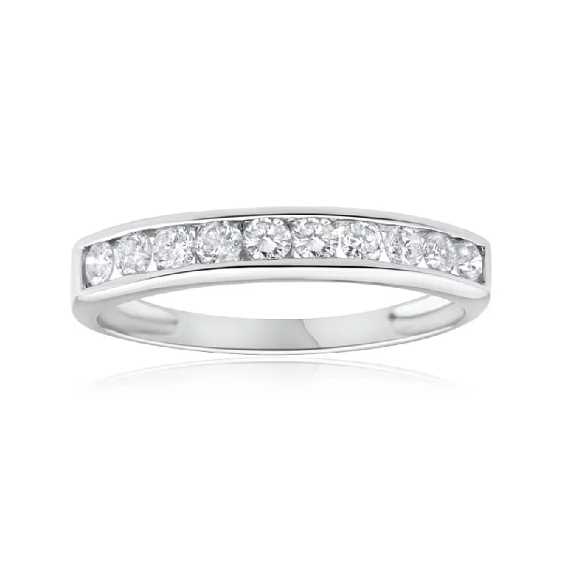 women’s modern platinum engagement rings -9ct White Gold Exquisite Diamond Ring